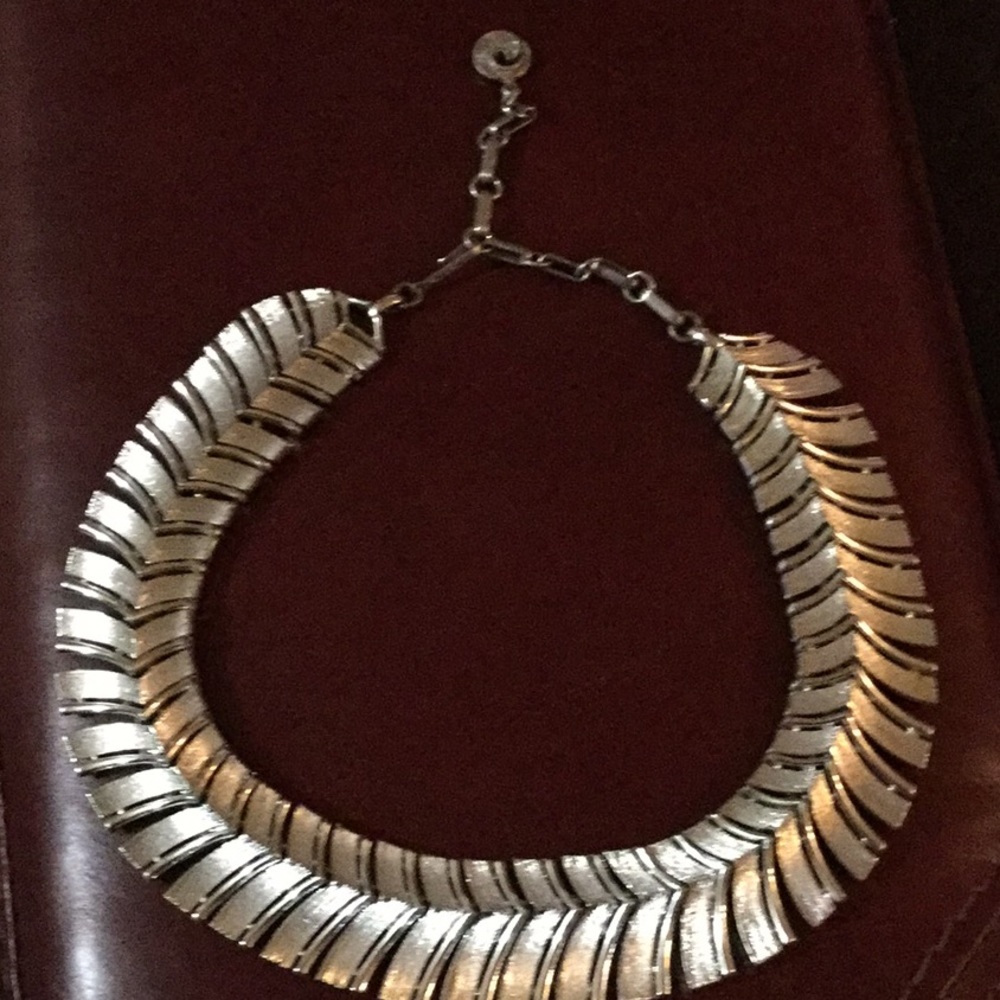 Lisner Beautiful Statement Piece - image 1